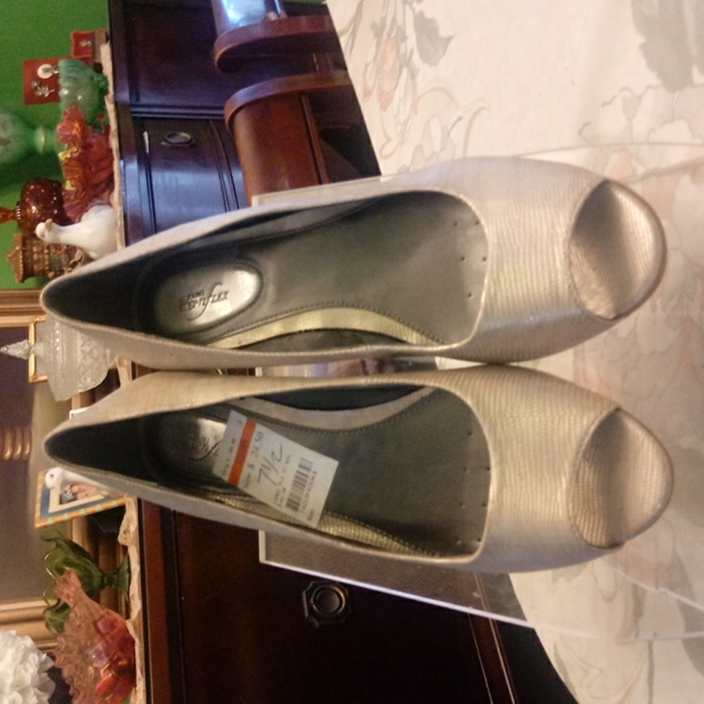 Alfani wedges new